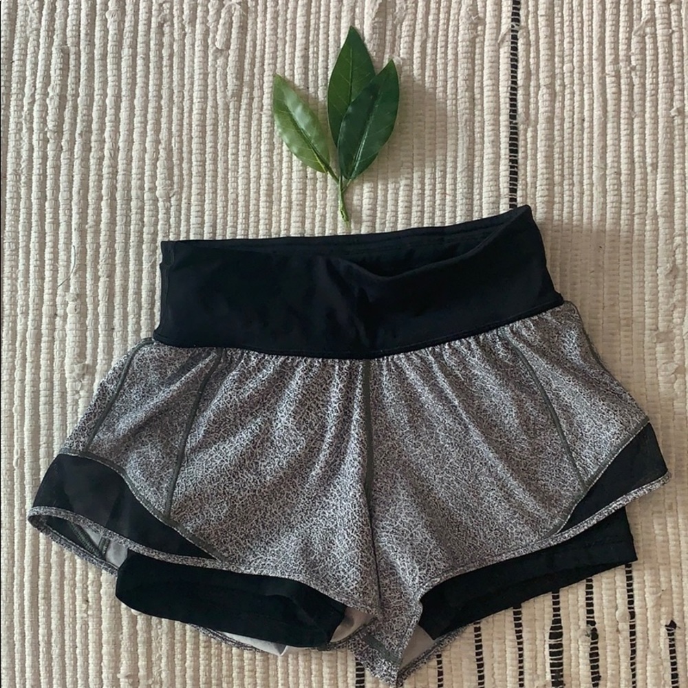 Lulu Lemon Athletic Short Size XS